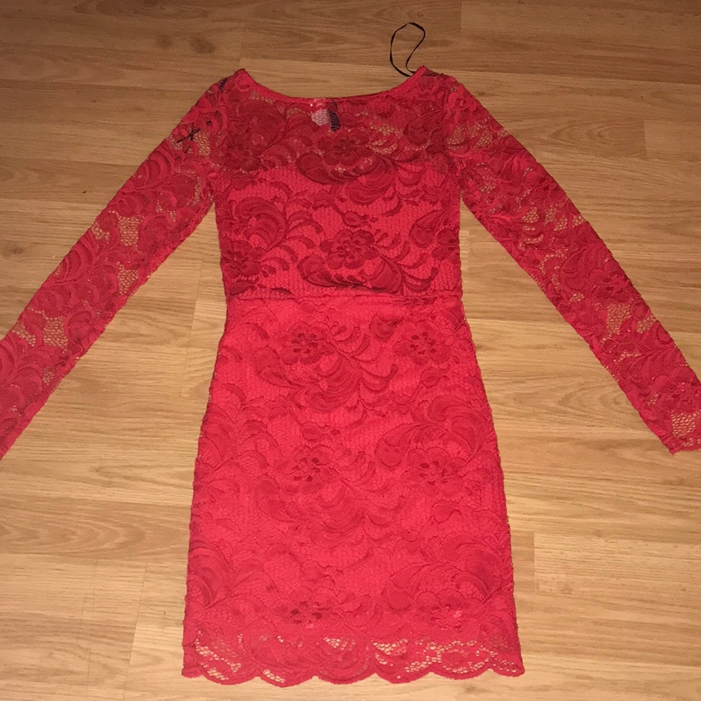 Red lace dress - Picture 2 of 4